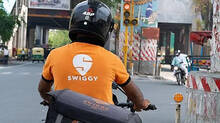 swiggy-delivery-boy-caught-eating-customers-food