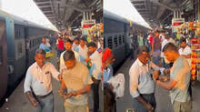 passenger--harassed--samosa--vendor--google---pay--failed--hand-over-smartwatch