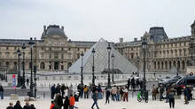nepoleonic-jewels-stolen-from-louvre-in-paris