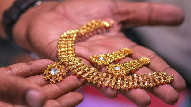 gold-ornaments gold-ornaments