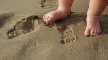 us-parents-charge-with-child-neglect-for-six-month-old-child-at-beach