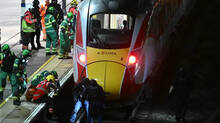 passengers-attacked-in-london-train-yesturday