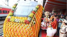 new-vande-bharat-train-for-kerala-in-ernakulam-bengaluru-route-pm-modi-flags-off
