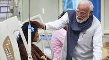 modi-visits-delhi-injp-hospital