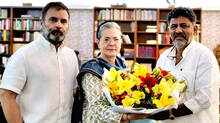 dk-shivakumar-praises-sonia-gandhi