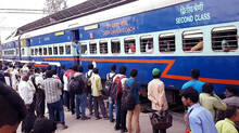 accident-while-jumping-on-a-moving-train-in-karnataka