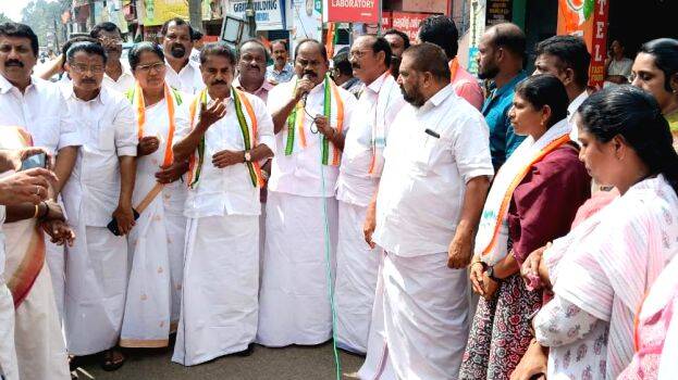 08-adoor-prakash-road-sho