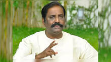 woman-thrown-footwear-on-lyricist-vairamuthu