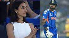 video-of-hardik-pandyas-girlfriend-clapping-hands-after-his-wicket-going-viral