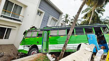 private-bus-accident-in-kozhikode-azhinjilam