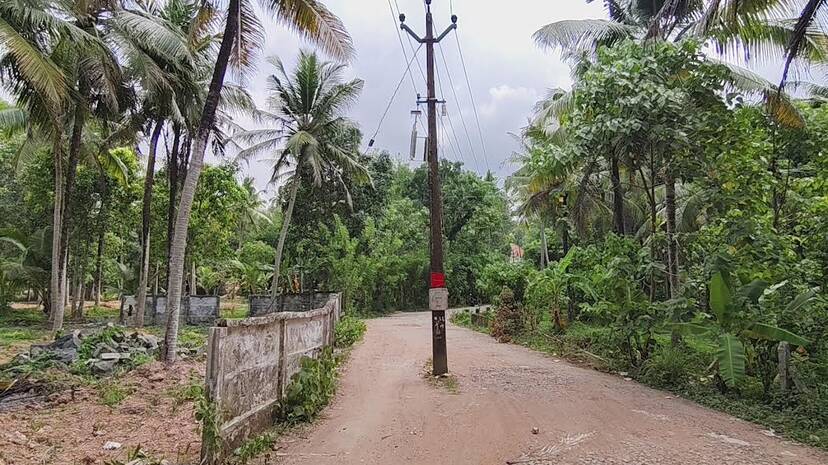 electric-post-on-road-