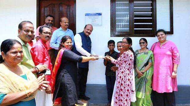 പെരുമ്പളത്ത് നിർധന കുടുംബത്തിന് വീടൊരുക്കി റോട്ടറി ക്ലബ്ബും ചിറ്റിലപ്പിള്ളി ഫൗണ്ടേഷനും