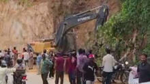 kuttiyadi-pass-accident-lorry-hits-vehicles-seven-hurt