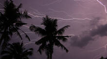 wall-collapsed-in-lightening-three-injured-in-chavakkad-thrissur