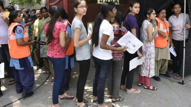 നീറ്റ് ചോദ്യപേപ്പർ ചോർച്ച: അന്വേഷണം കേരളത്തിലേക്ക്, 13 പേർ കസ്റ്റഡിയിൽ