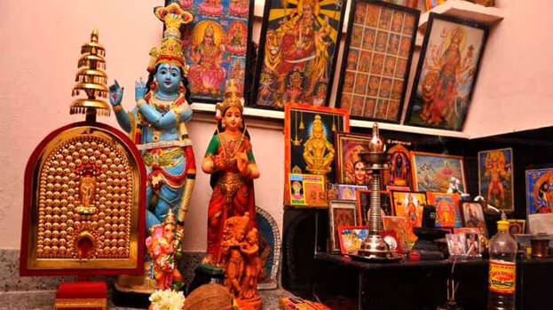 പൂജാമുറിയിൽ ഈ സാധനങ്ങൾ സൂക്ഷിക്കാറുണ്ടോ? ദോഷങ്ങൾ ഒഴിവാക്കാൻ ശ്രദ്ധിക്കുക