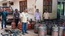 unauthorized-gas-filling-station-raided-91-cylinders-confiscated