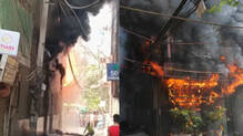 last-ditch-effort-to-save-lives-women-jump-from-flames-delhi-fire-updates