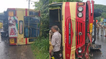 accident-as-ksrtc-bus-overturns-on-kottarakkara-mc-road