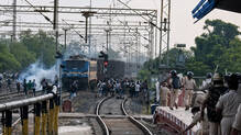 protest-by-candidates-appearing-for-the-police-examination-turned-violent-at-patliputra-railway-station-in-bihar
