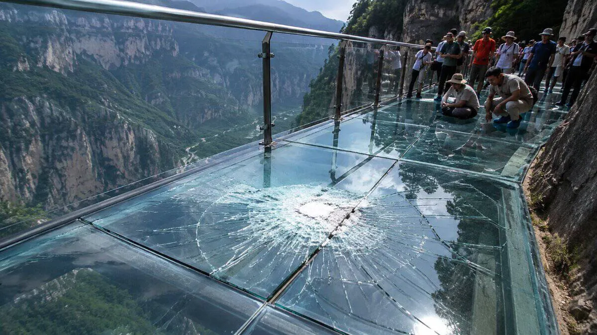 crack-in-the-glass-bridge