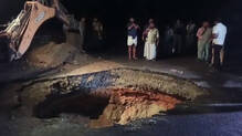 cherthala-flyover-pothole-protest-