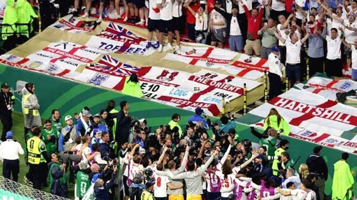 england-player-celebratin