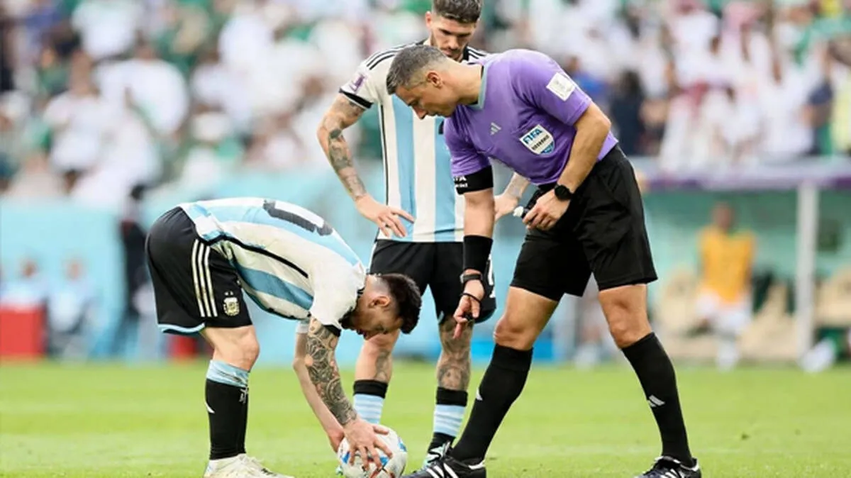 referee