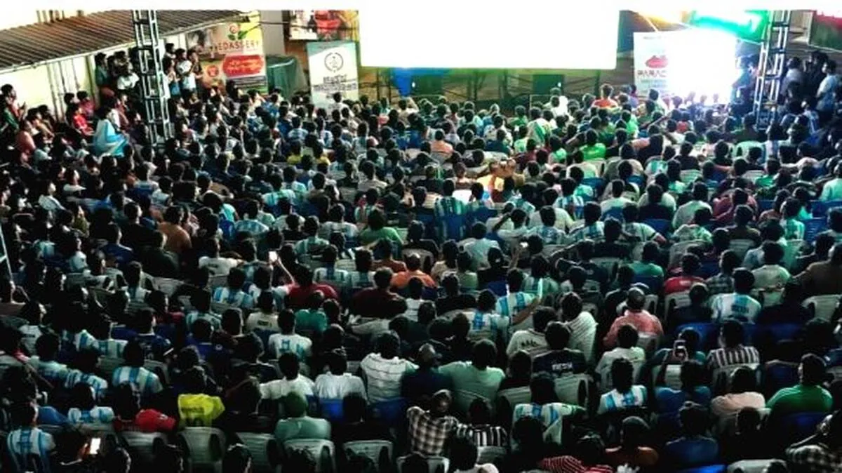 crowd crowd
