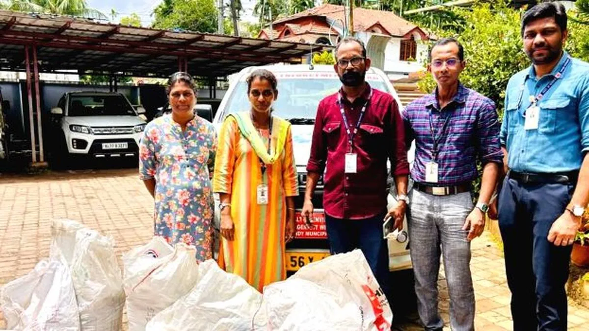 നിരോധിച്ച പ്ലാസ്റ്റിക് ക്യാരി 
ബാഗുകൾ പിടികൂടി