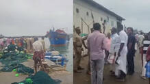 muthalapozhi-boat-capsize-two-fishermen-missing-protest-over-delayed-rescue
