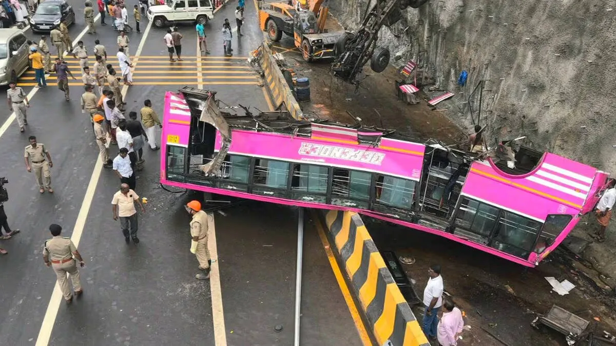 kuttippuram-bus-accident