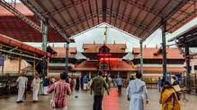 man-disguised-as-woman-in-guruvayur-temple-murder-attempt