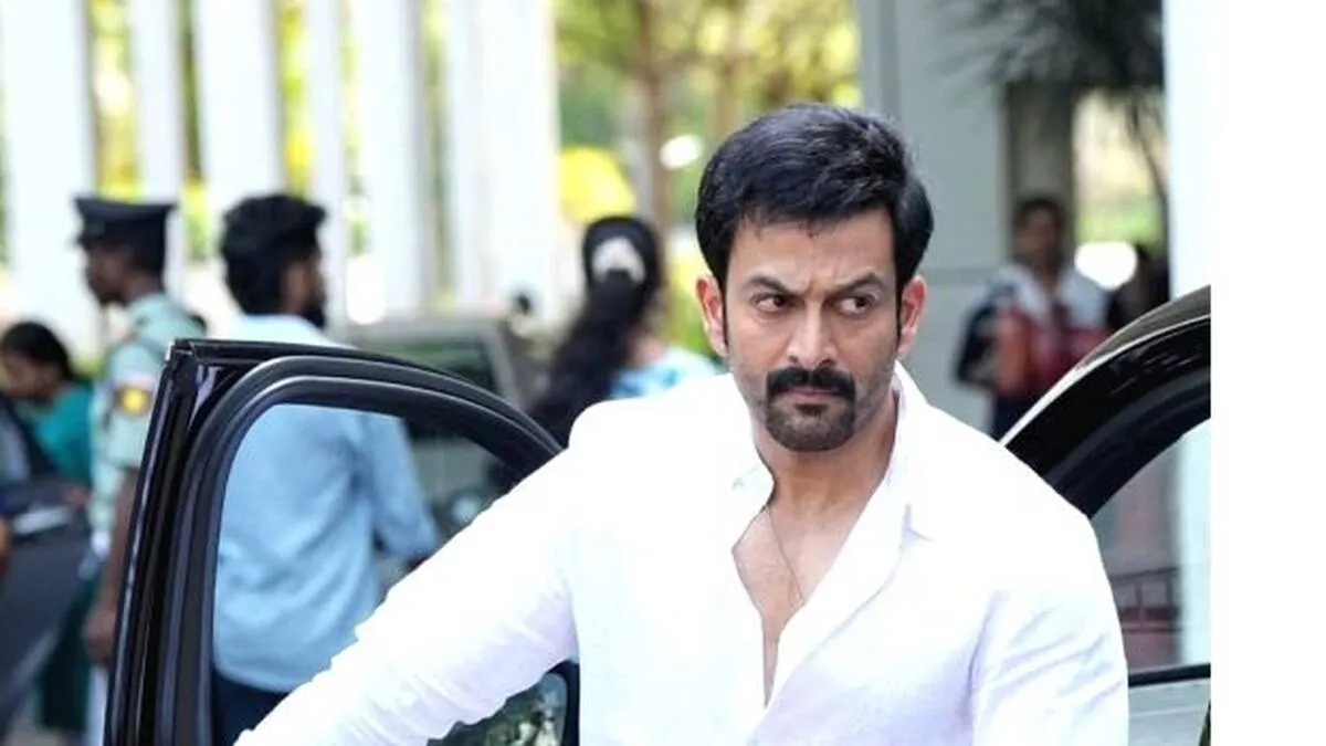 പൃഥ്വി  ലണ്ടനിൽ,  ഖലീഫ ടീമും