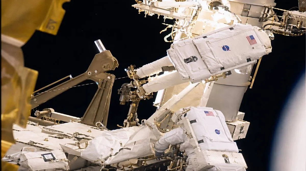 space-walk-