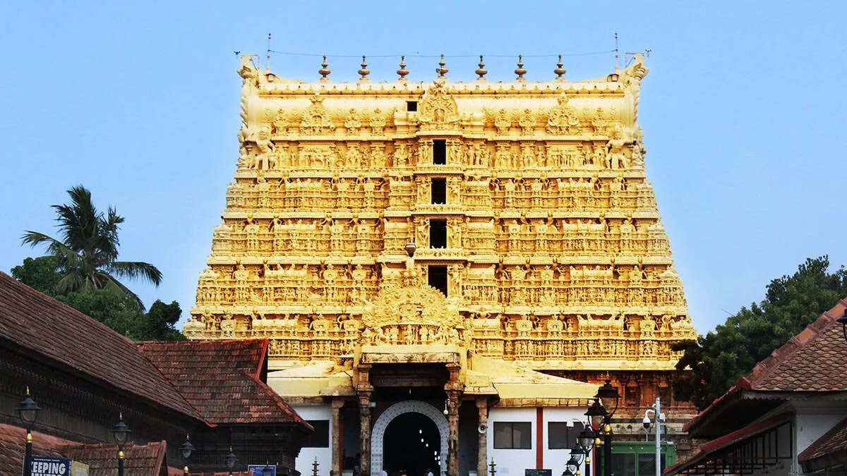ശ്രീ പത്മനാഭസ്വാമി  ക്ഷേത്രത്തിൽ തെരുവുനായയുടെ ആക്രമണം;  രണ്ടുപേർക്ക് കടിയേറ്റു