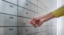 missing-up-woman-rs-50-lakh-gold-and-silver-in-bank-locker