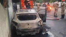 venganoor-moving-car-catches-fire-one-dead