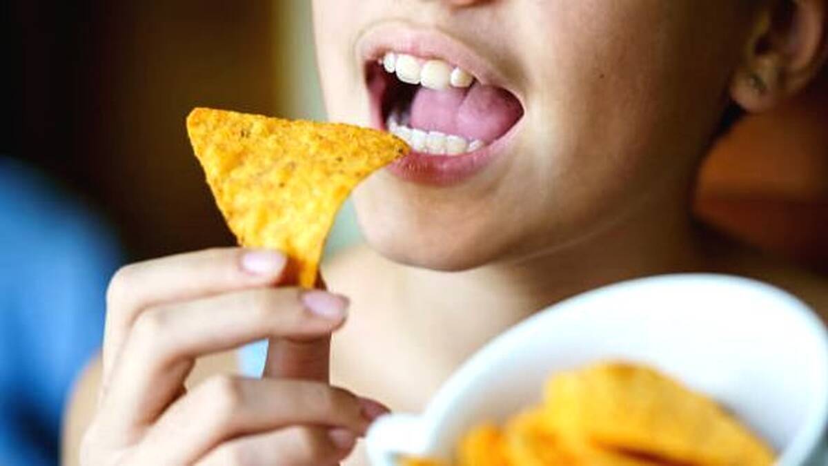 children-eating-potato-ch