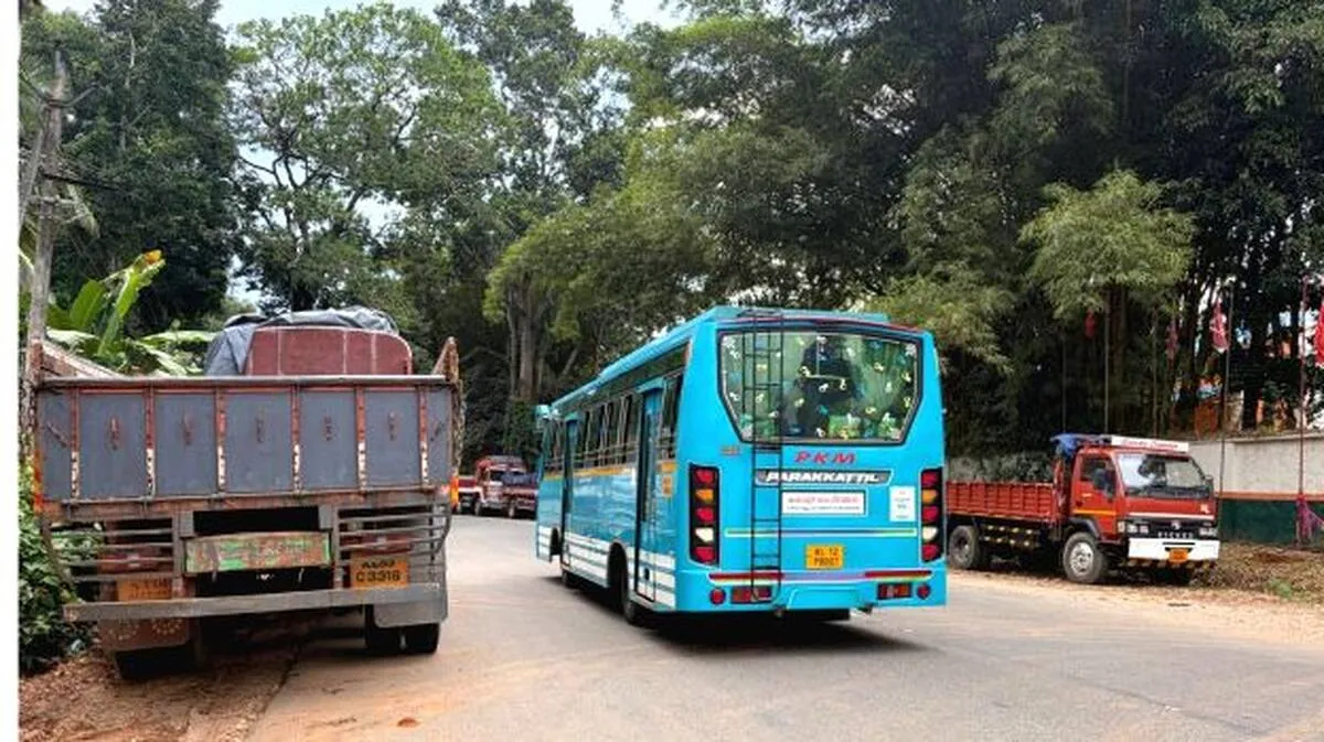 മീനങ്ങാടിയിൽ ദേശീയപാതയിൽ

അപകടഭീഷണിയായി
ലോറി പാർക്കിംഗ് 