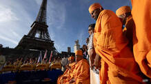 eiffel-tower-shuts-down-at-women-staff-was-removed-during-hindu-group-visit