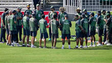 pakistan-cricket-team-mistaken-refugees