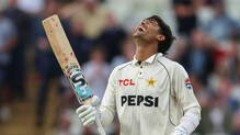 81-standing-ovation-england-pakistan-test