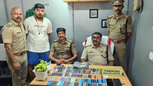 gujarat-man-216-credit-cards