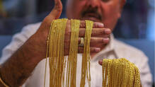gold-price-falls-1840-rupees-per-pavan