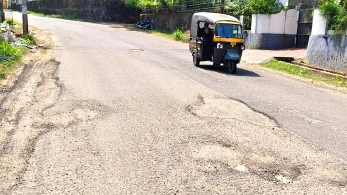 omalloor-mulakkuzha-road