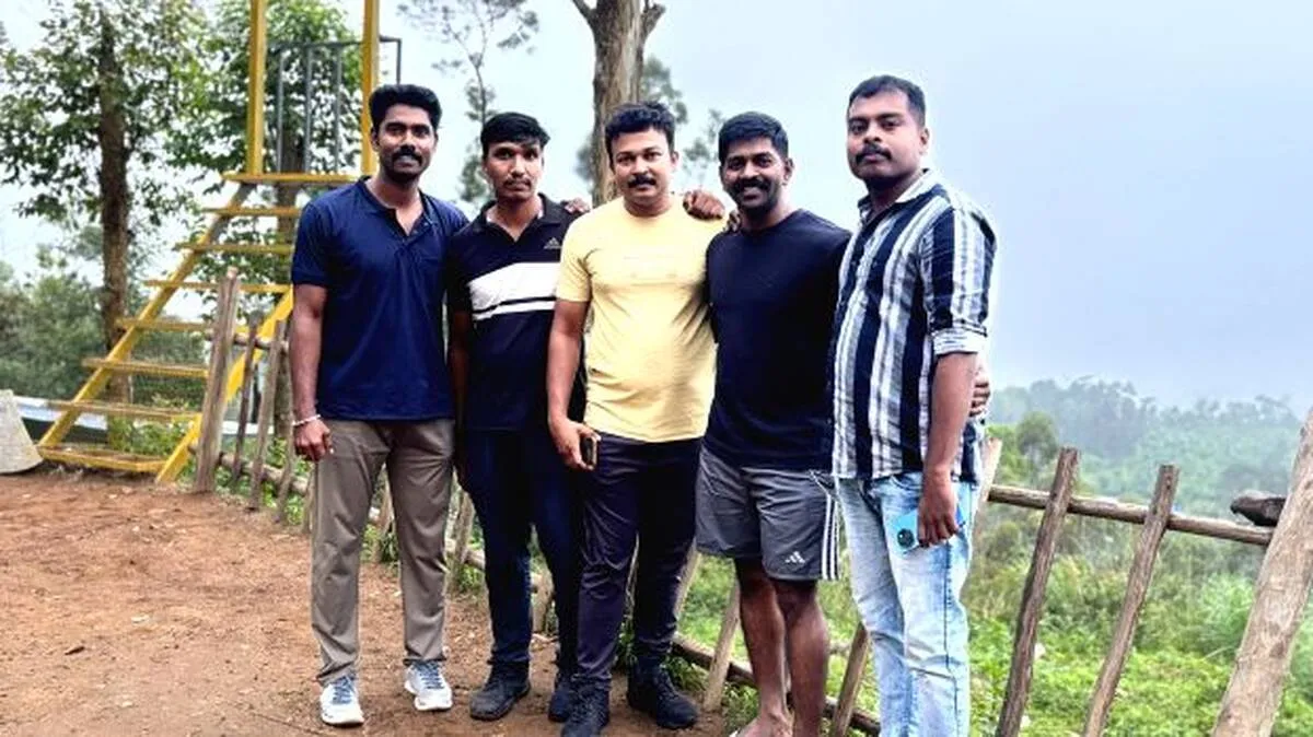 ആശങ്കമാറി,  കൈയടി നേടി അടൂർ സ്‌ക്വാഡ്