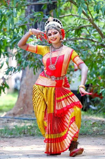 nainika-