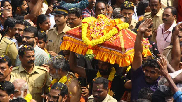 thiruvabharanam-processio