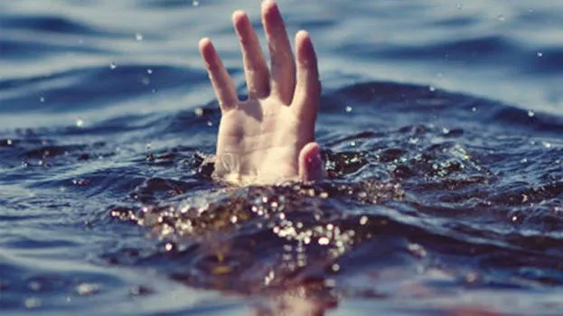 drowns